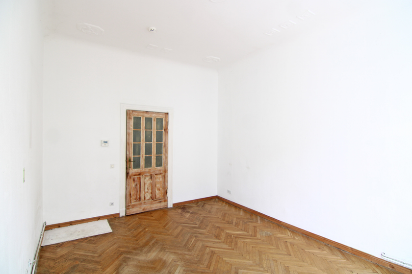 Stuck-Wohnzimmer mit Balkon
