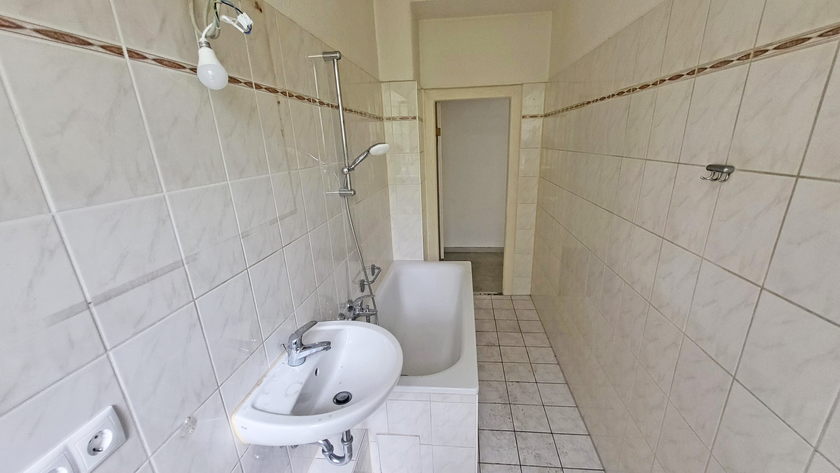 Kleines Wohnglück mit Stil, Balkon und Aufzug - Erstbezug nach Totalmodernisierung, Barfusstraße! - Foto 3