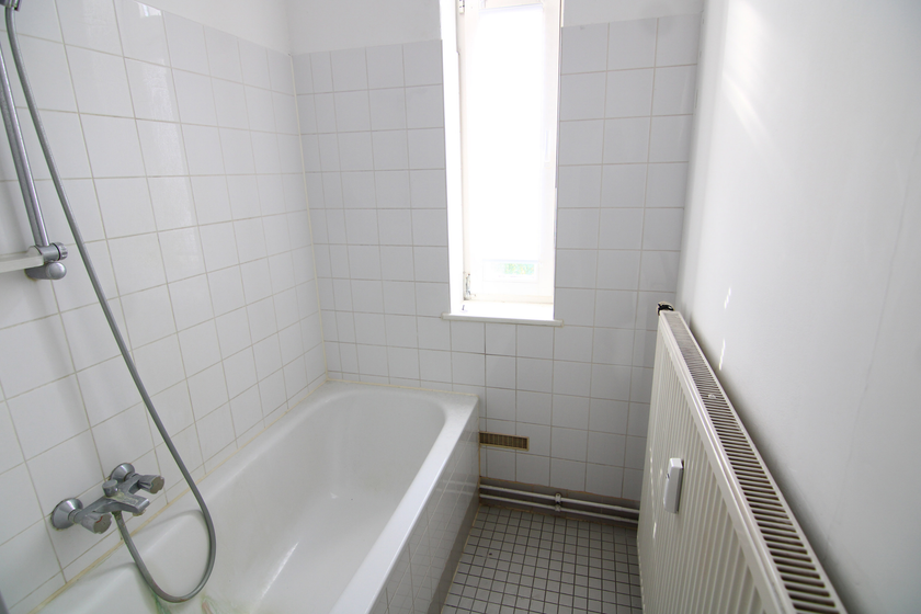 Tolle Altbauwohnung im Zweitbezug nach Komplettmodernisierung, helles 4.OG, Toplage Stephanstraße! - Photo 4