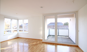 Tolles Wohnzimmer mit Balkon