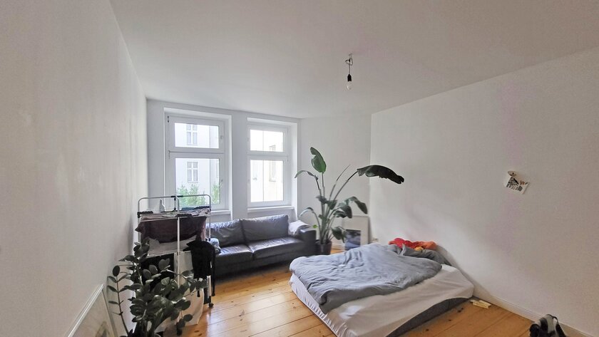 Sehr helle Altbauwohnung/4.OG mit Duschbad in der Cornelius-Fredericks-Straße! - Photo 2