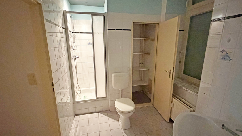 1. WC mit Duschbad