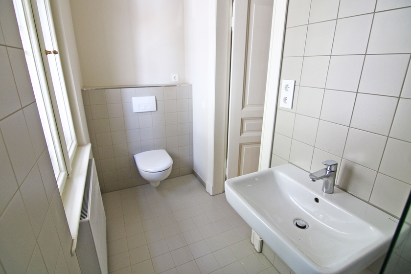 Tolle Altbauwohnung mit Dielenböden - ruhige Lage am Wehneltsteig, mit Renovierungsbedarf - Photo 1