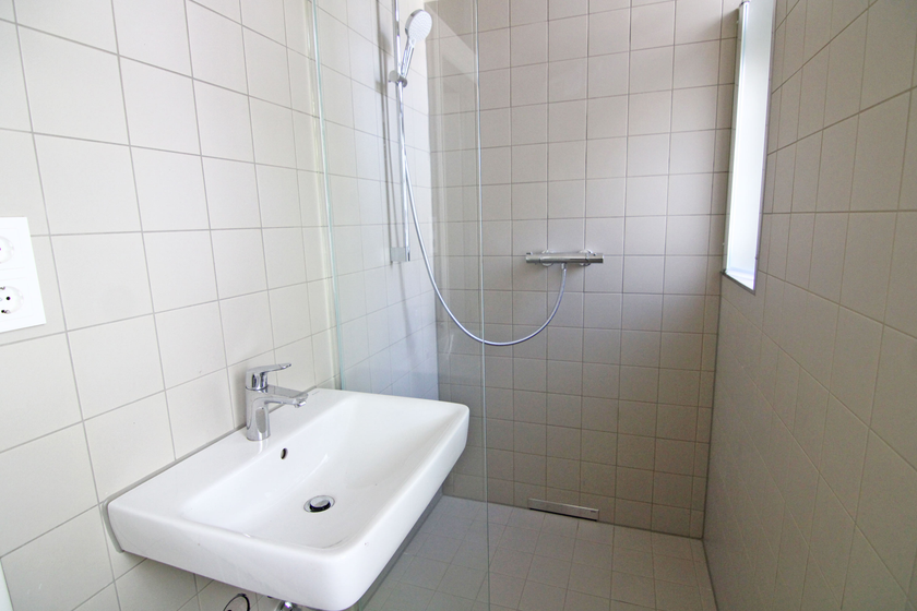 Tolle Altbauwohnung mit Dielenböden - ruhige Lage am Wehneltsteig, mit Renovierungsbedarf - Photo 2