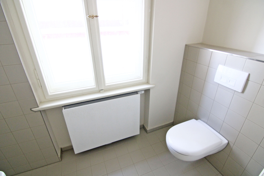 Tolle Altbauwohnung mit Dielenböden - ruhige Lage am Wehneltsteig, mit Renovierungsbedarf - Photo 4
