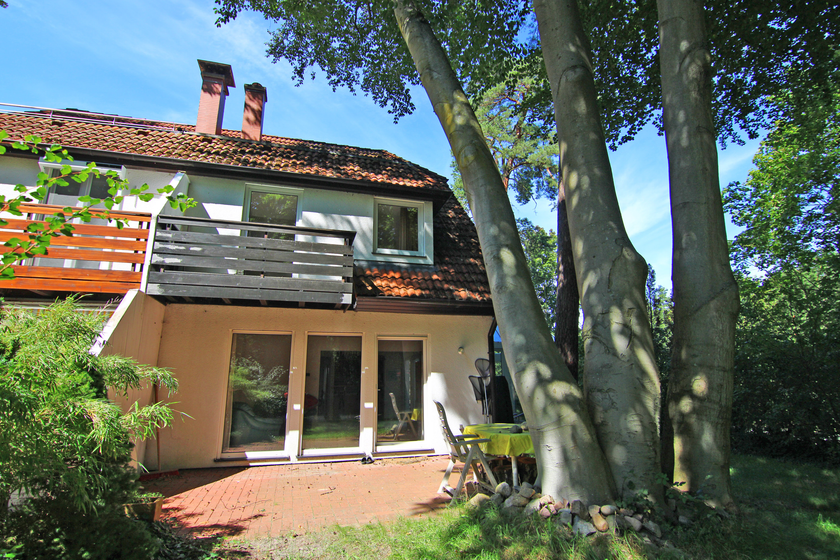 Gartenansicht mit Terrasse Gartenansicht mit Terrasse