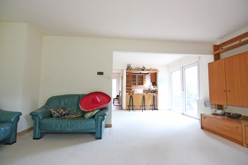 Wohnbereich (Zimmer 1) Wohnbereich (Zimmer 1)