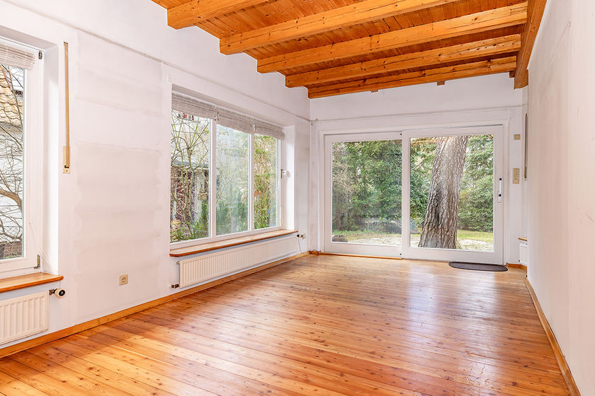 Lichtdurchflutetes Wohnzimmer