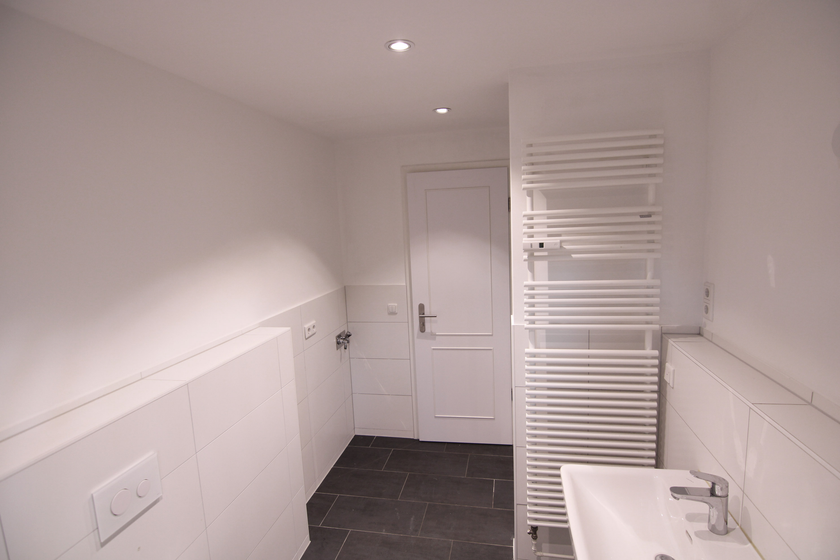 Bad mit Wanne + Dusche