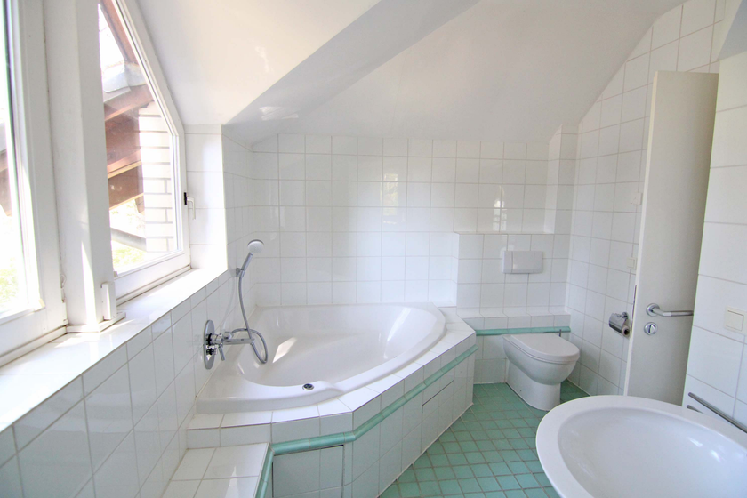 Masterbad mit Wanne + Dusche Masterbad mit Wanne + Dusche