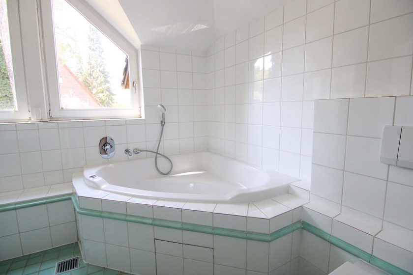 Masterbad mit Wanne + Dusche Masterbad mit Wanne + Dusche