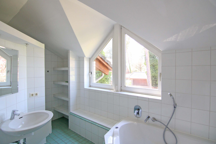 Masterbad mit Wanne + Dusche Masterbad mit Wanne + Dusche