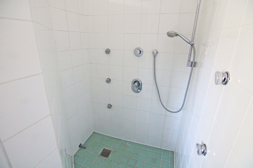 Masterbad mit Wanne + Dusche Masterbad mit Wanne + Dusche