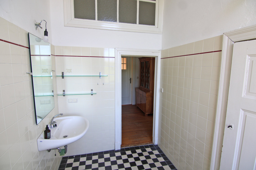 Historisches Bad mit Wanne