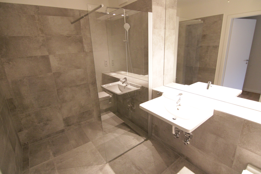 Elegantes Duschbad