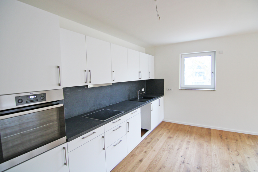 Neue, hochwertige EBK