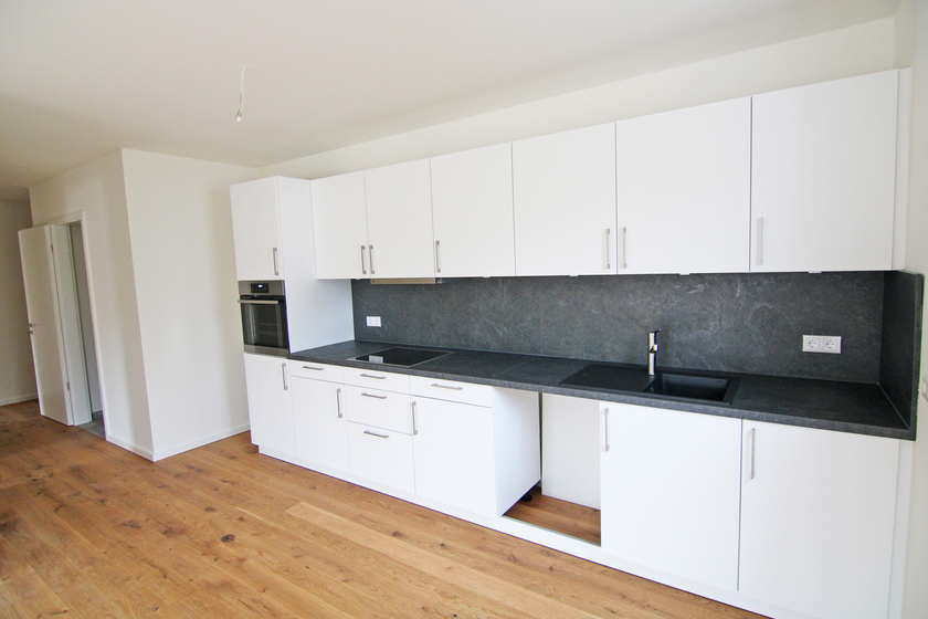 Neue, hochwertige EBK