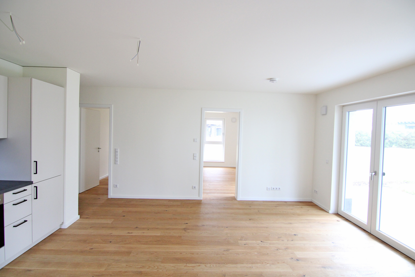 Bildschöne, modernisierte Altbauwohnung mit Parkett, EBK und 2 Balkonen! - Foto 2