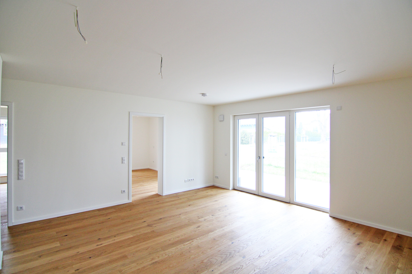 Bildschöne, modernisierte Altbauwohnung mit Parkett, EBK und 2 Balkonen! - Foto 1