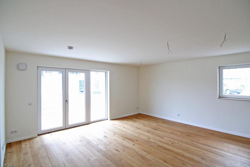 Bildschöne, modernisierte Altbauwohnung mit Parkett, EBK und 2 Balkonen! - Foto 3