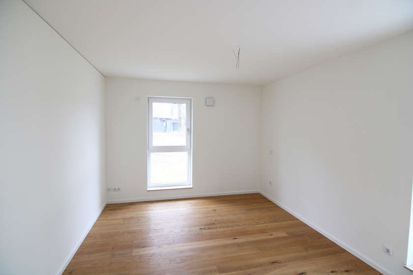 Bildschöne, modernisierte Altbauwohnung mit Parkett, EBK und 2 Balkonen! - Foto 4