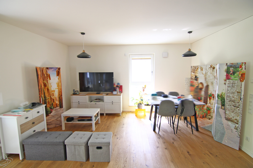 Atmosphärischer Altbauklassiker mit Dielen und EBK - tolle Lage Radickestraße! - Foto 2