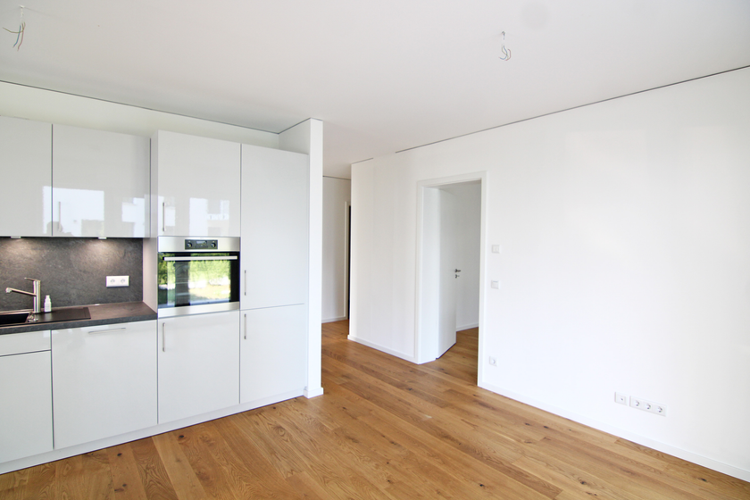 Atmosphärischer Altbauklassiker mit Dielen und EBK - tolle Lage Radickestraße! - Foto 2