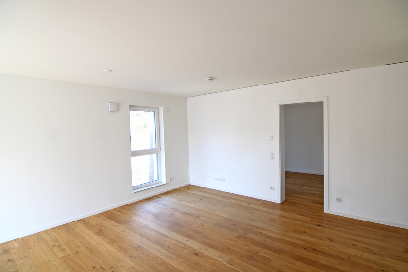 Wohnzimmer mit offener Küche