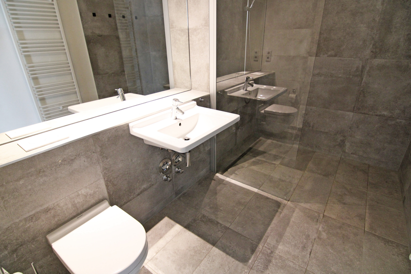 Elegantes Komfort-Duschbad