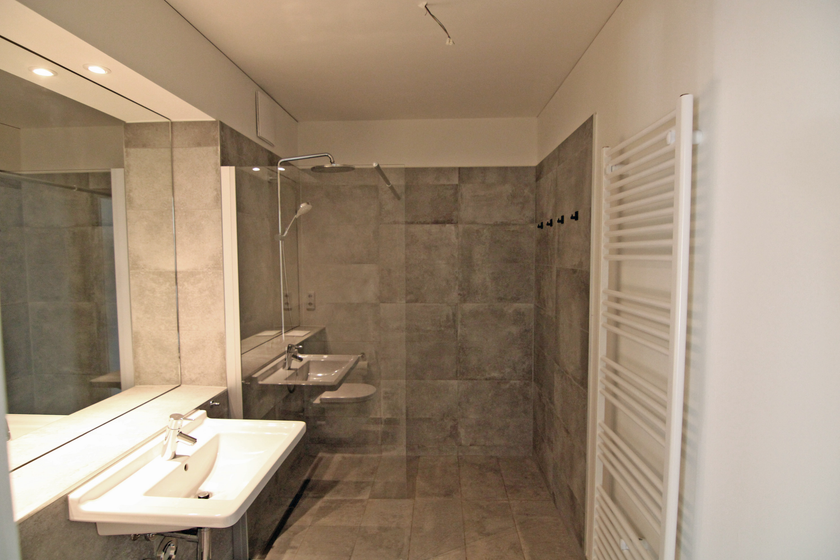 Elegantes Komfort-Duschbad