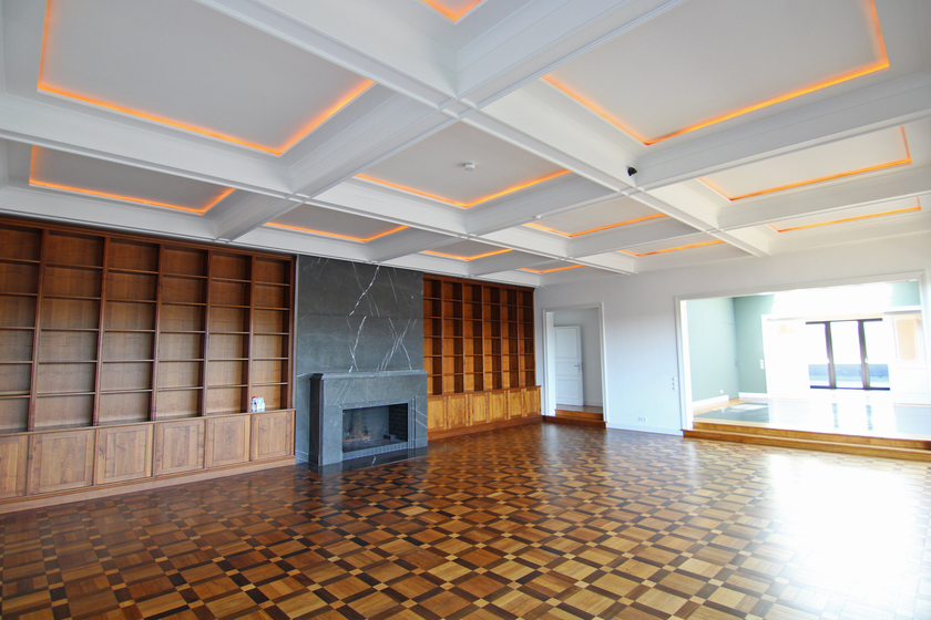 Sehr große Wohnhalle