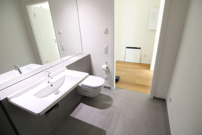 Bad mit großer Dusche