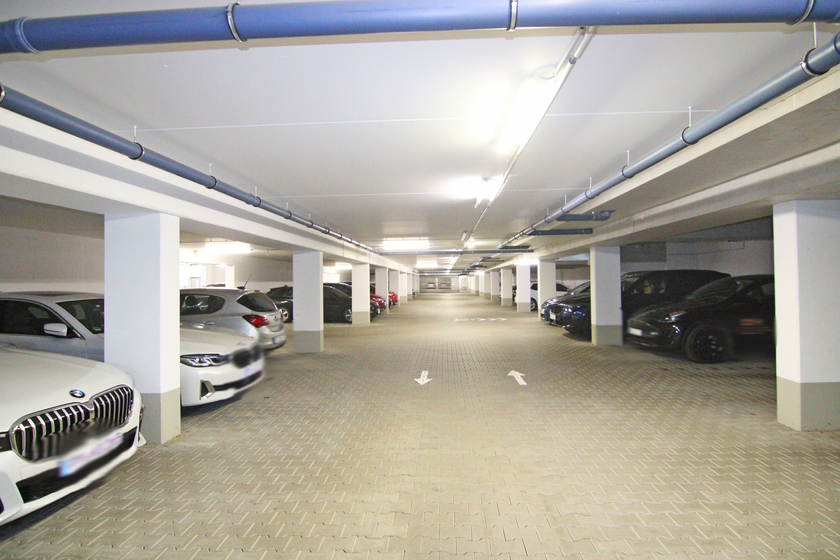 Geräumige Tiefgarage