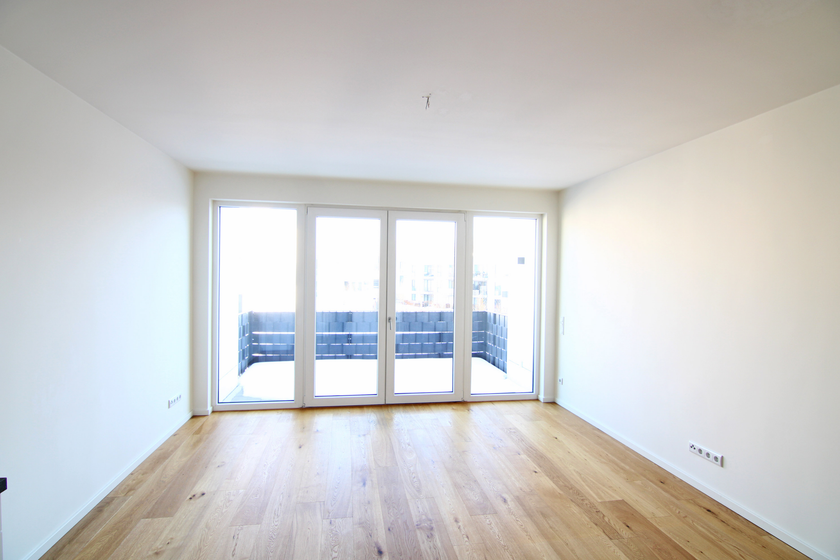 Wohnzimmer mit offener Küche