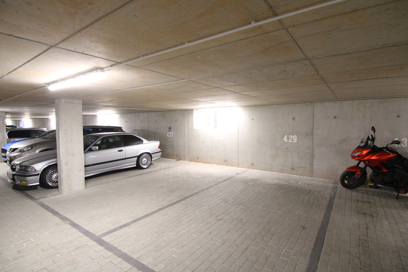 Geräumige Tiefgarage
