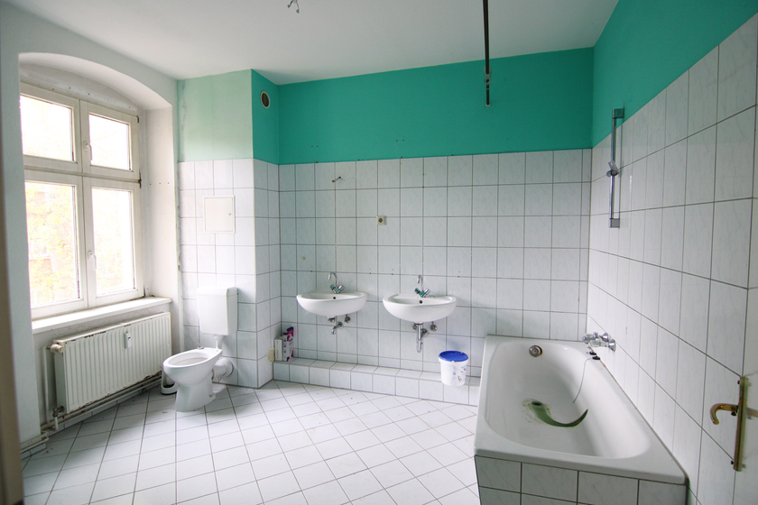 Geräumiges Wannenbad Geräumiges Wannenbad
