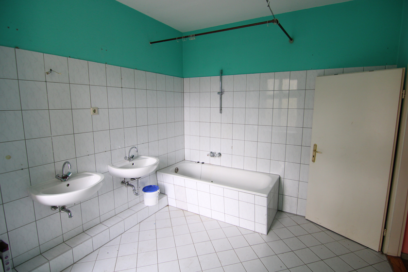 Geräumiges Wannenbad Geräumiges Wannenbad