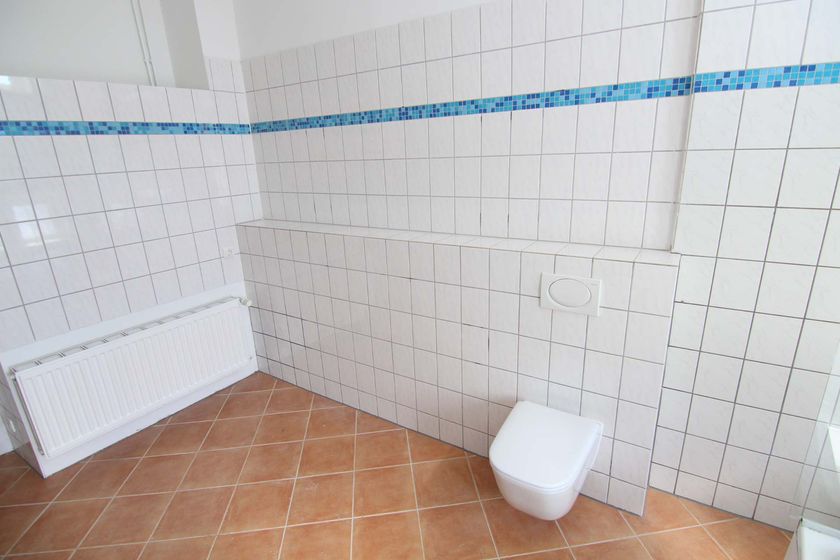 Geräumiges Wannenbad Geräumiges Wannenbad