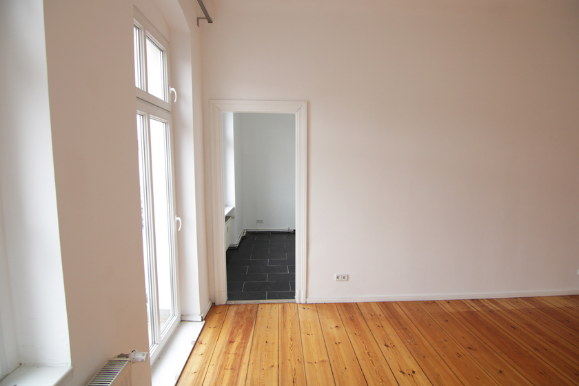 Wohnzimmer mit Balkon 1 Wohnzimmer mit Balkon 1
