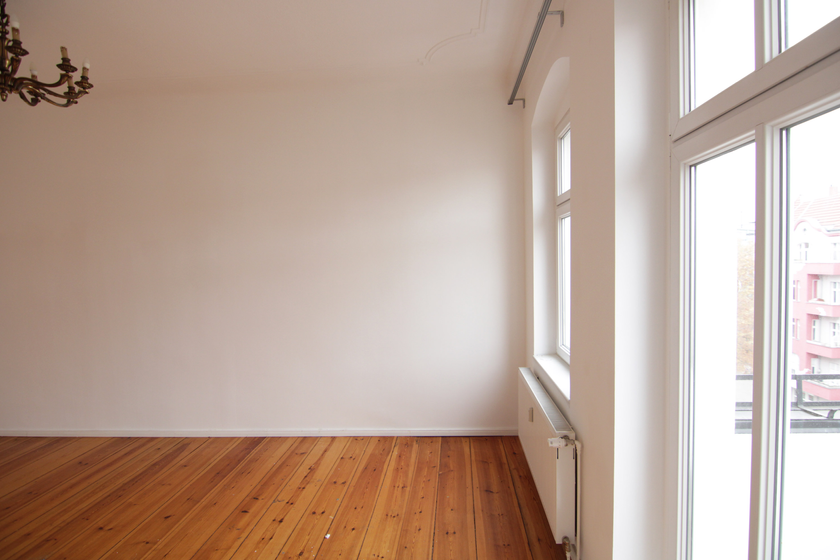 Wohnzimmer mit Balkon 1 Wohnzimmer mit Balkon 1